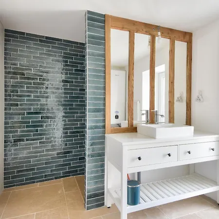 Charmante Maison Avec Jardin A 100 M De La *