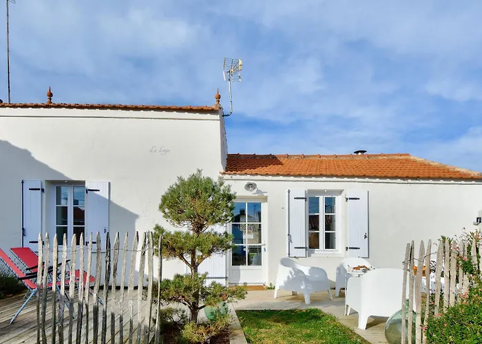Charmante Maison Avec Jardin à 100 M De La * La Guérinière